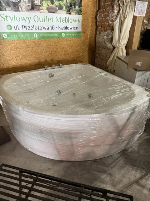 Wanna narożna BARACOA biała /hydromasaż dostępny w Home & Garden Outlet pod Wrocławiem