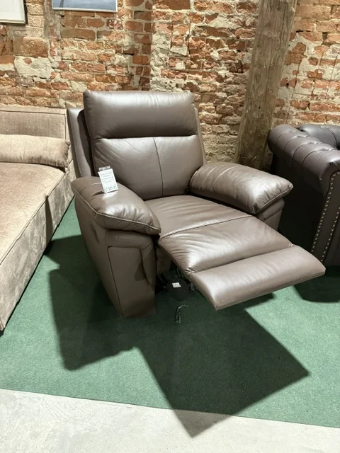 Fotel ze skóry bawolej z funkcją relax dostępny w Home & Garden Outlet pod Wrocławiem