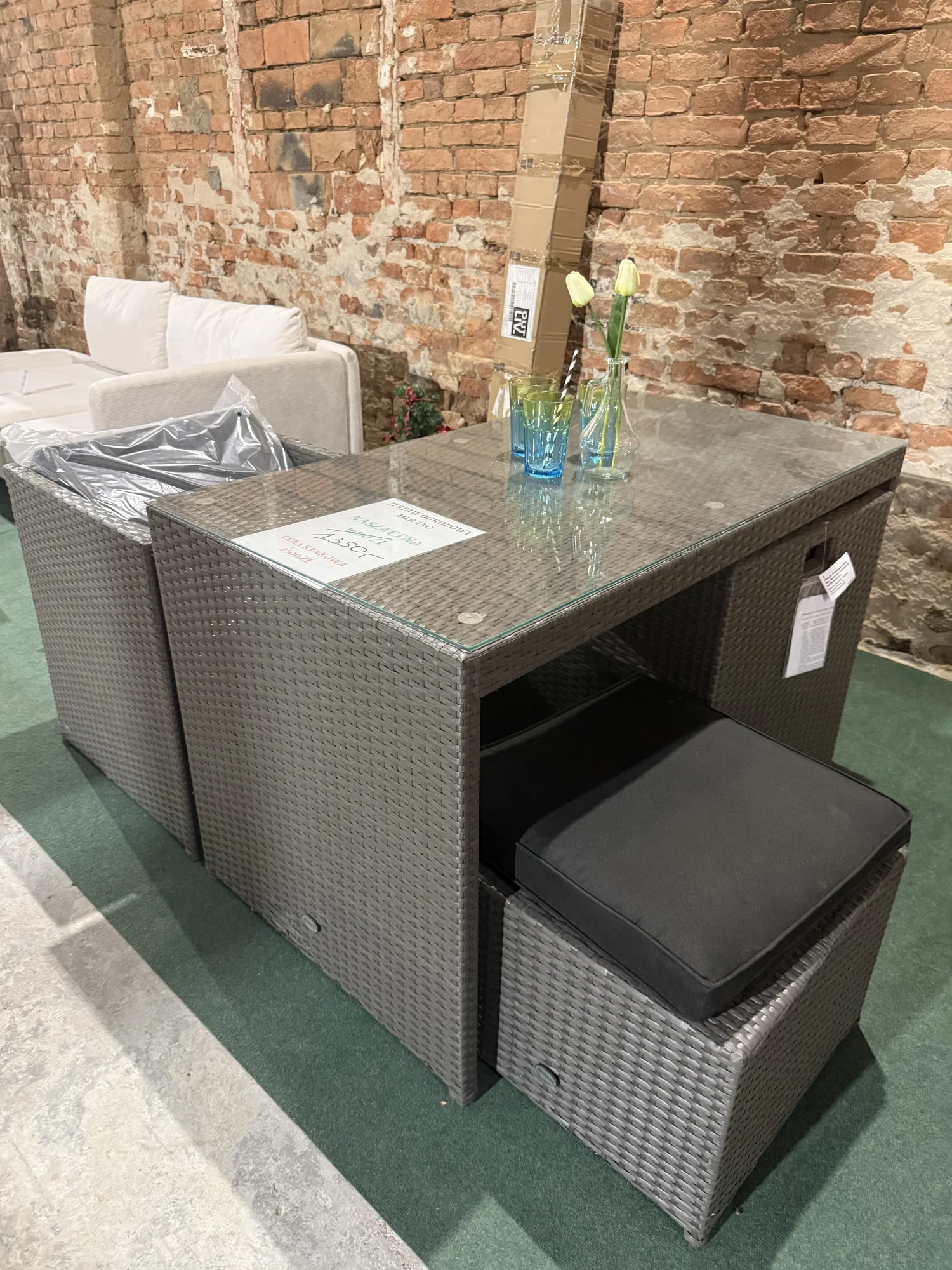 Zestaw mebli wypoczynkowych Merano szary 11-częściowy z poduszkami dostępny w Home & Garden Outlet pod Wrocławiem