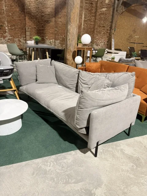 Kanapa 3-osobowa CORFINO — szara tapicerka dostępny w Home & Garden Outlet pod Wrocławiem