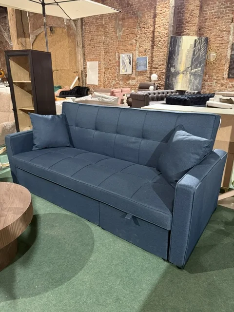 Niebieska sofa rozkładana GLOMMA dla 3 osób z funkcją spania i pikowanym oparciem, Home & Garden Outlet pod Wrocławiem.