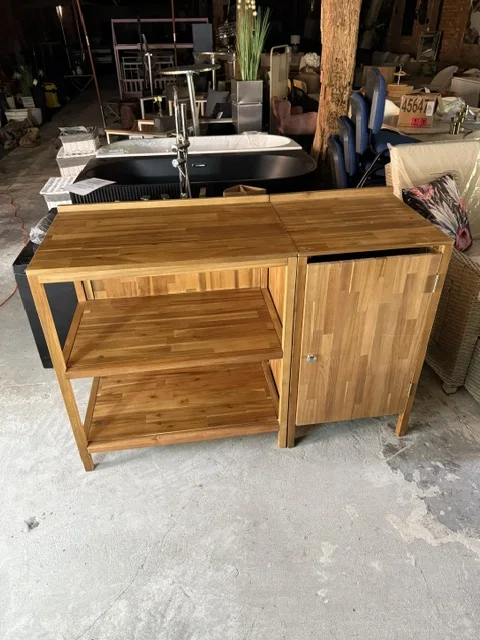 Zestaw 2 modułów kuchennych ogrodowych VENOSA z drewna akacjowego w kolorze brązowym, dostępny w Home & Garden Outlet pod Wrocławiem.